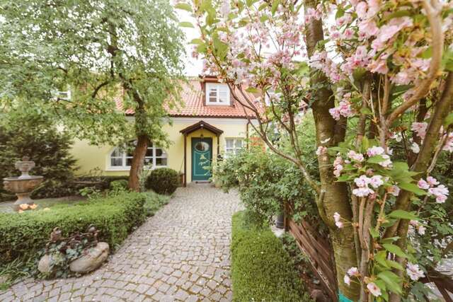 Отели типа «постель и завтрак» The Secret Garden Boutique B&B Вильнюс-3